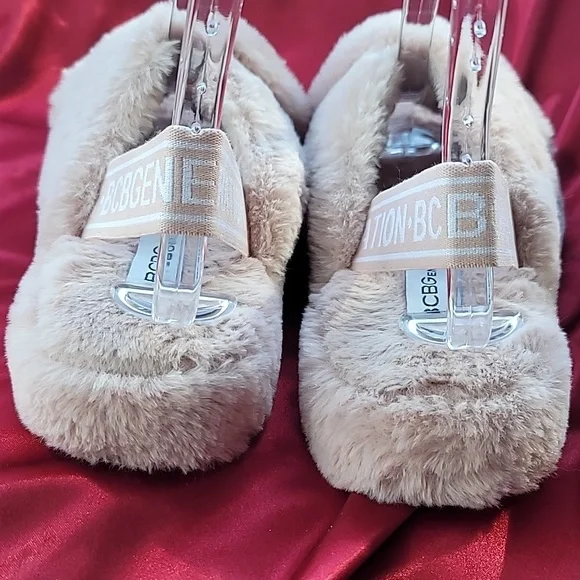 BCBGeneration Soffi Fur Slippers in BLUSH (pink). SZ 10 - Picture 3 of 4